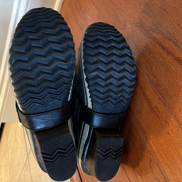 SOREL winter boots barely worn. Rubber bottoms, leather and suede lace up size 9 - Picture 6 of 6